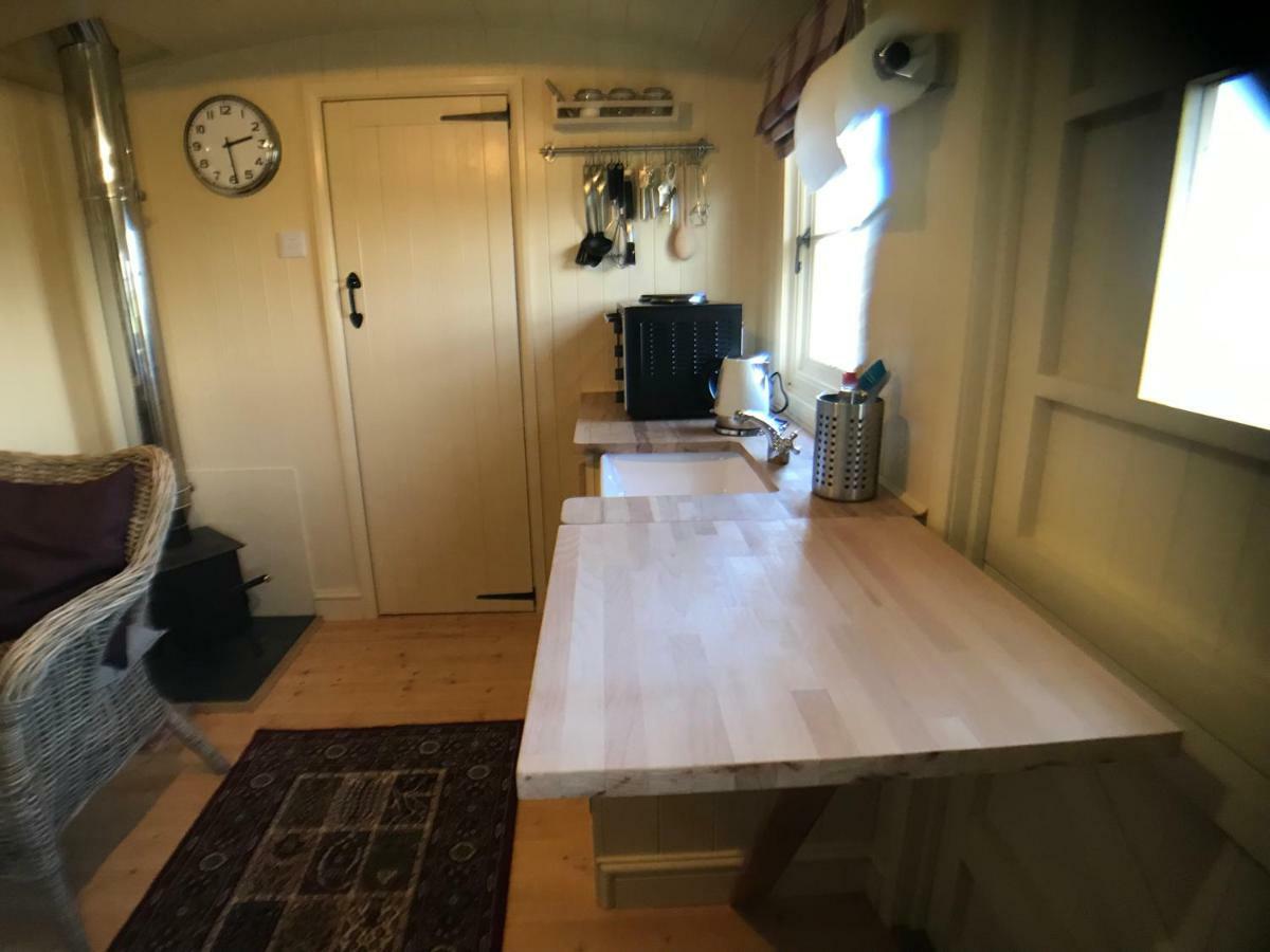 The Hawthorn Shepherds Hut Аймът Екстериор снимка