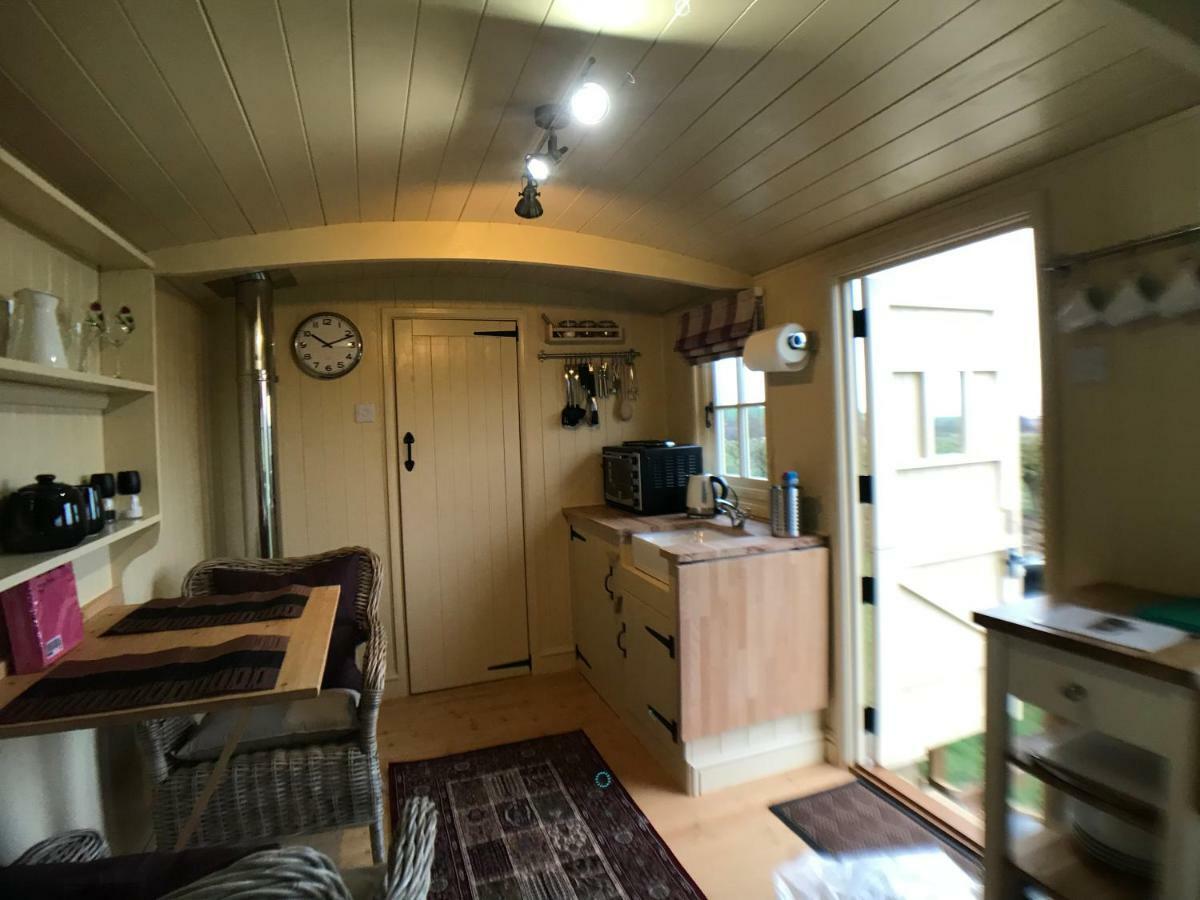 The Hawthorn Shepherds Hut Аймът Екстериор снимка