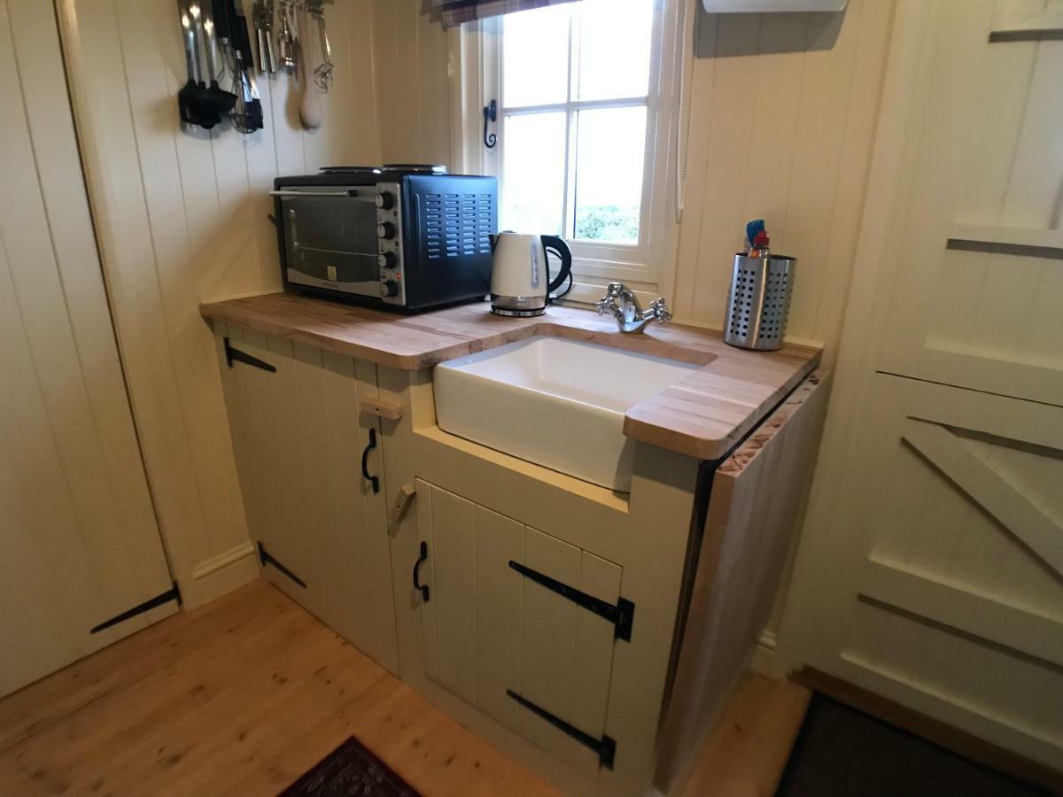 The Hawthorn Shepherds Hut Аймът Екстериор снимка