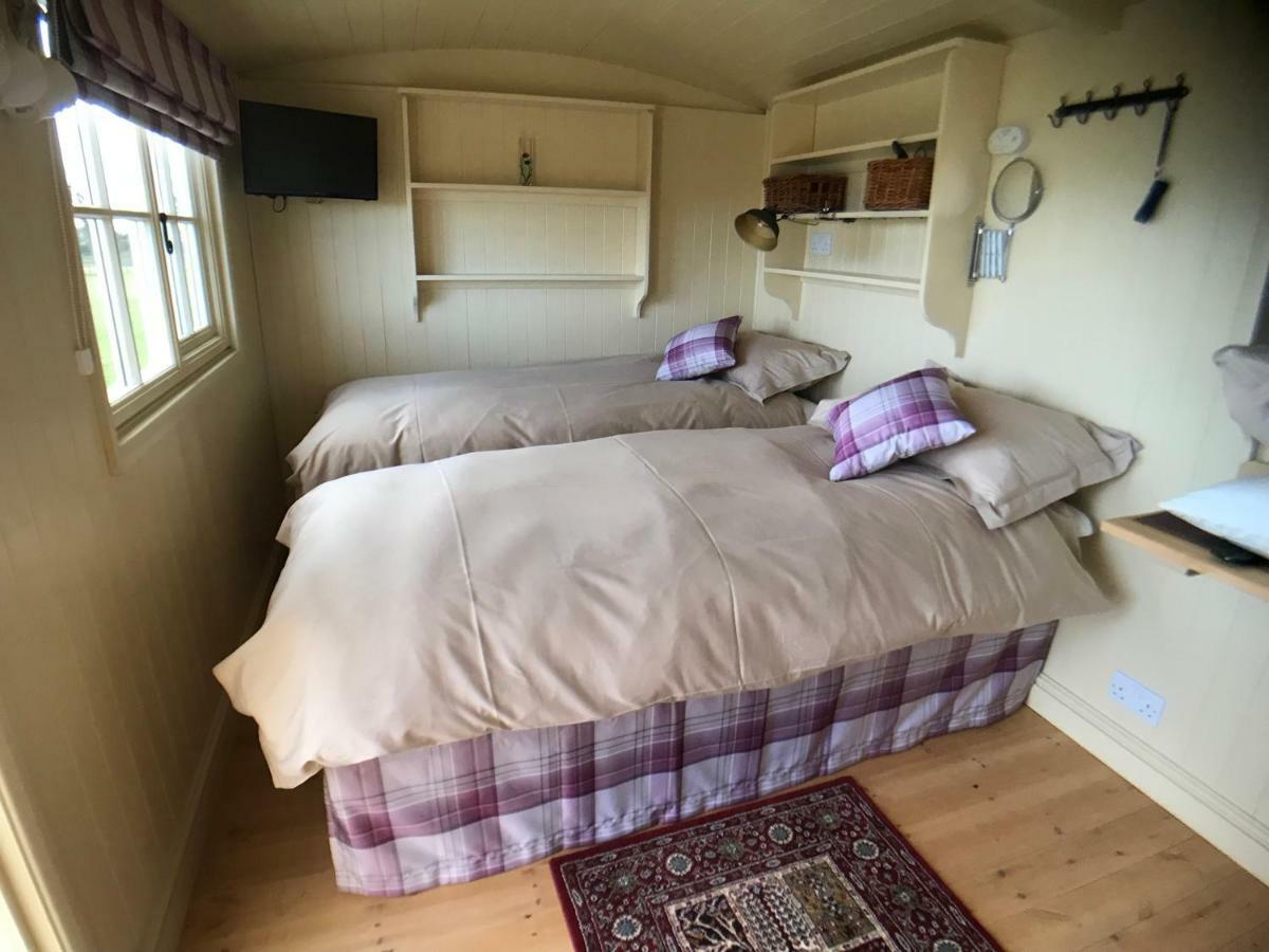 The Hawthorn Shepherds Hut Аймът Екстериор снимка