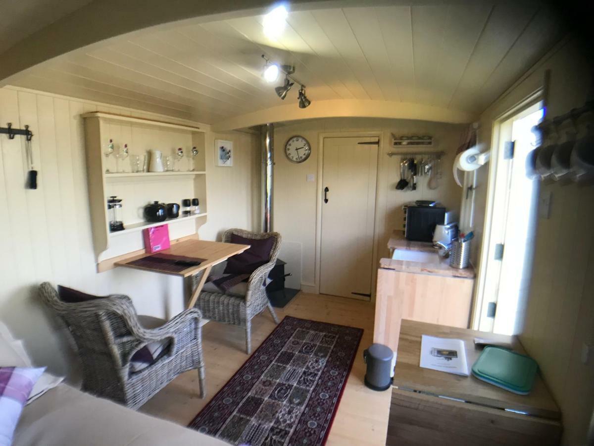 The Hawthorn Shepherds Hut Аймът Екстериор снимка
