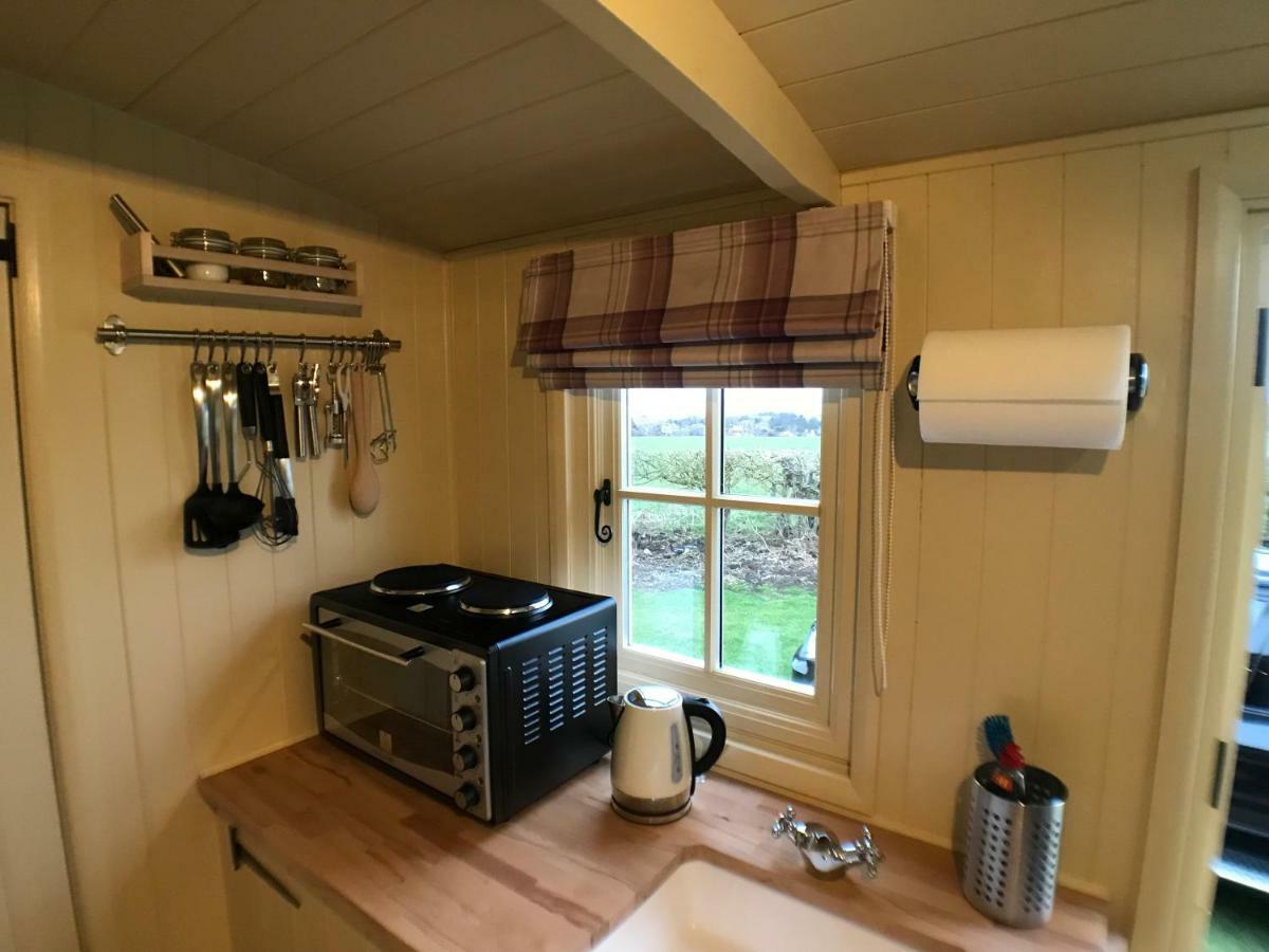 The Hawthorn Shepherds Hut Аймът Екстериор снимка